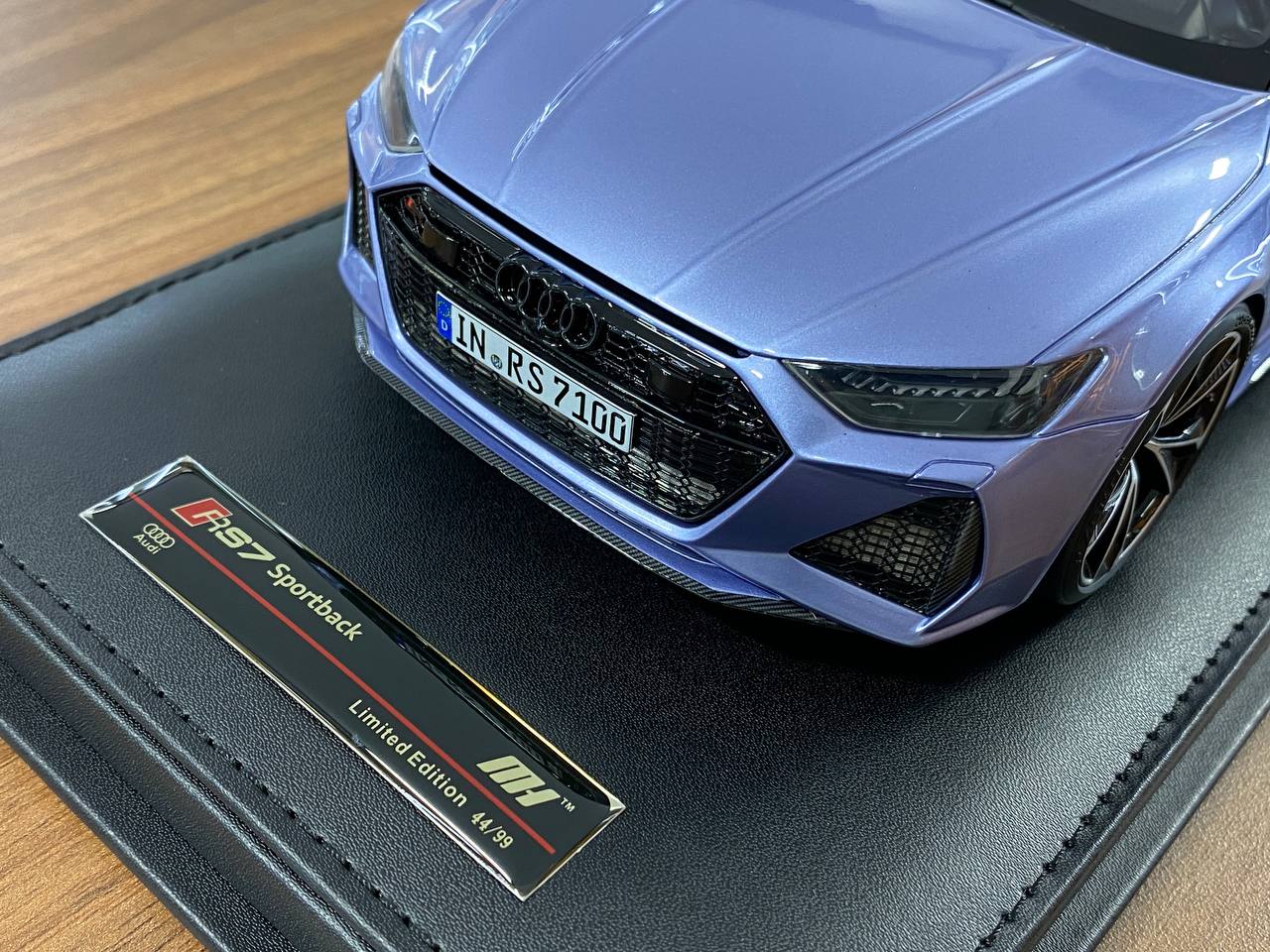 🚨1:18 Resin Model Audi RS7 Fastback by MotorHelix  – Silver Blue Limited Edition