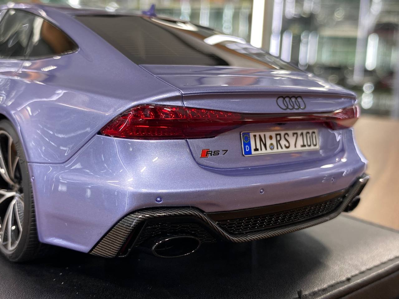 🚨1:18 Resin Model Audi RS7 Fastback by MotorHelix  – Silver Blue Limited Edition