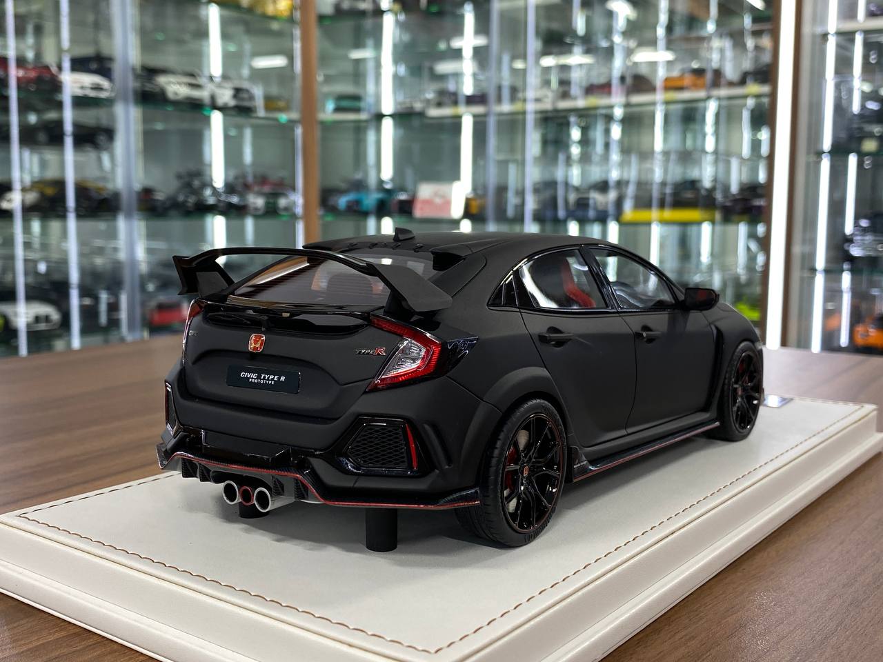 🚨1:18 Resin Model Honda Civic Type R 2017 by MotorHelix – Matt Black Limited 99 pcs