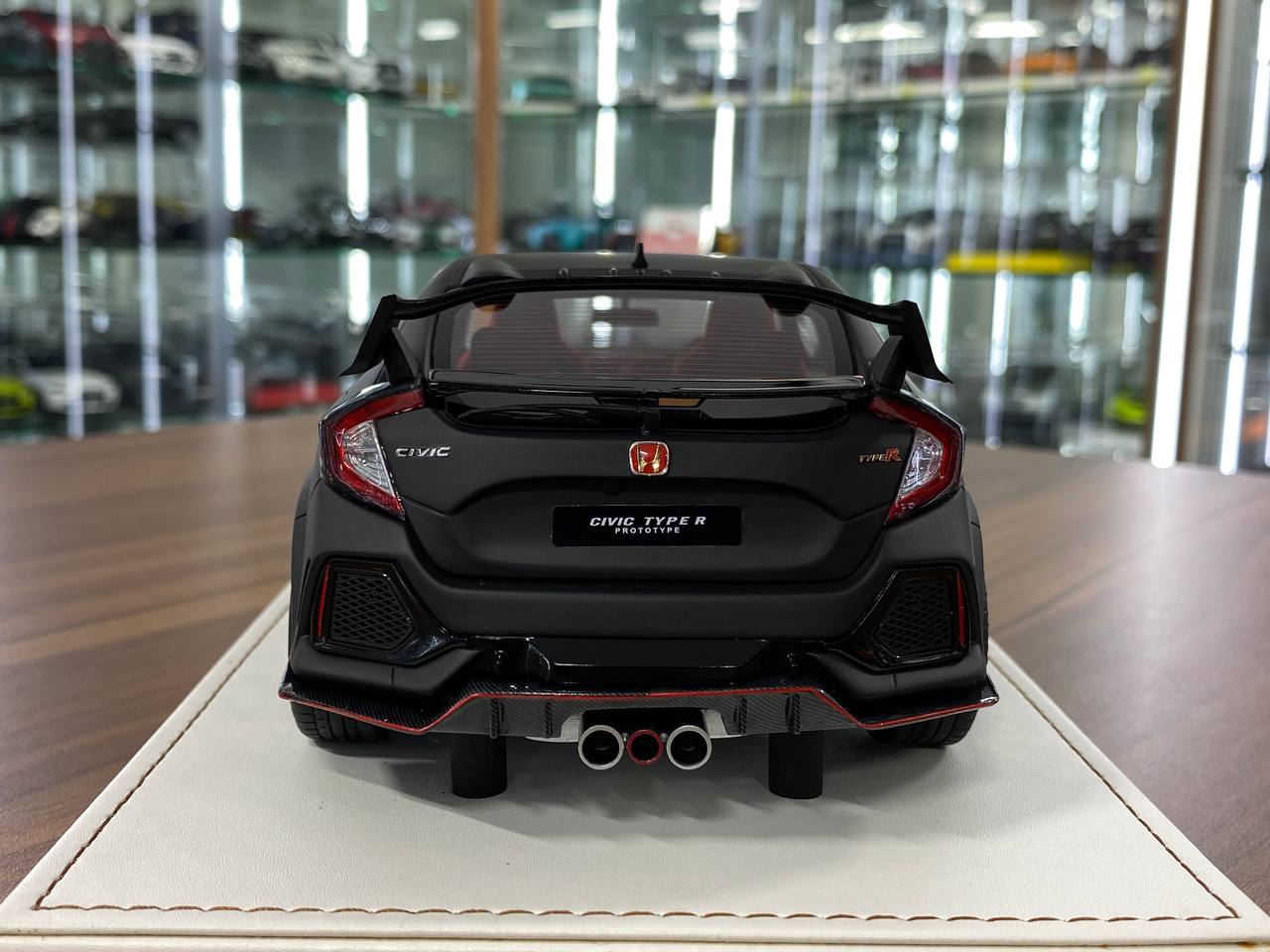 🚨1:18 Resin Model Honda Civic Type R 2017 by MotorHelix – Matt Black Limited 99 pcs
