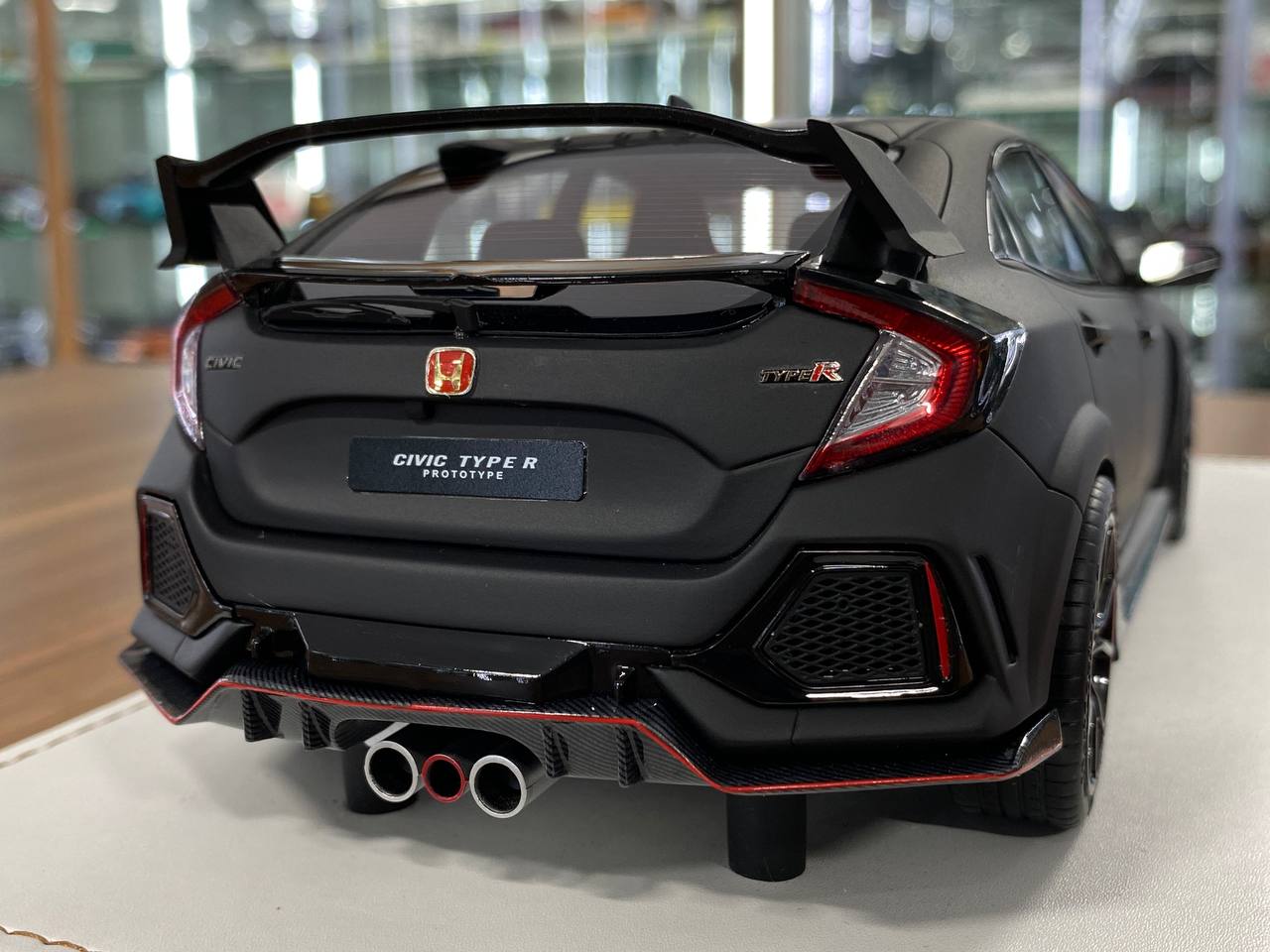 🚨1:18 Resin Model Honda Civic Type R 2017 by MotorHelix – Matt Black Limited 99 pcs