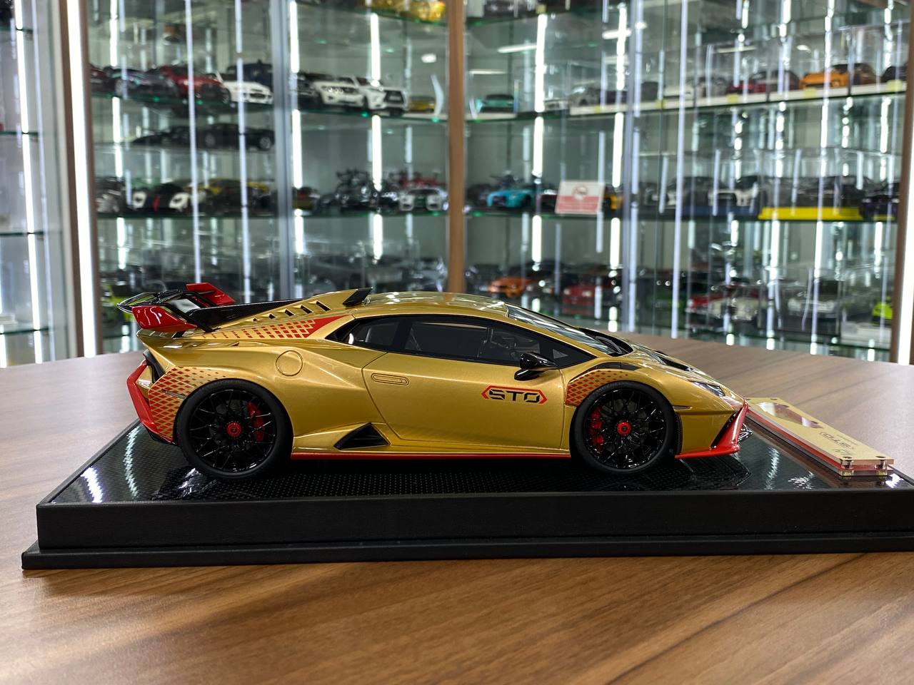 IVY Vertue Lamborghini Huracan STO Oro Elios Rosso Mars Ltd. 15 pcs [1/18 Resin]