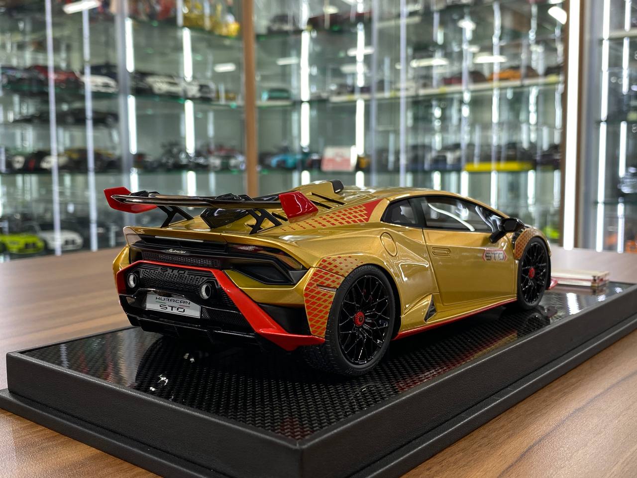 IVY Vertue Lamborghini Huracan STO Oro Elios Rosso Mars Ltd. 15 pcs [1/18 Resin]