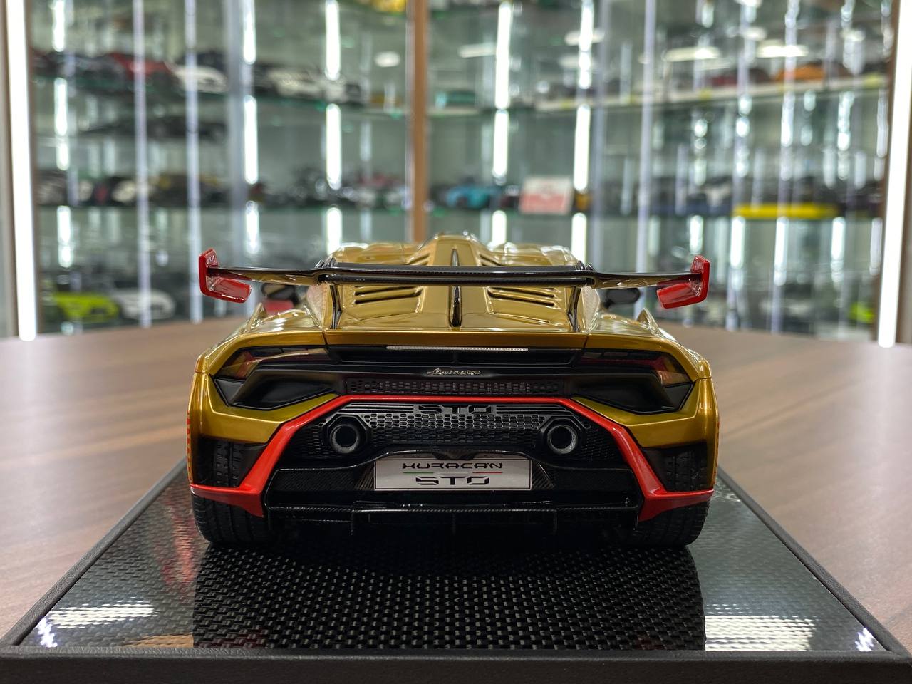 IVY Vertue Lamborghini Huracan STO Oro Elios Rosso Mars Ltd. 15 pcs [1/18 Resin]