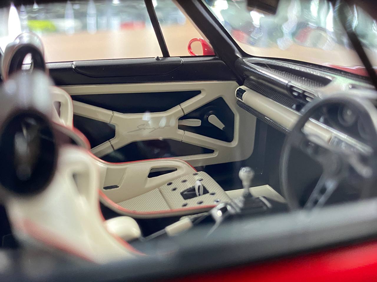 1:18 Resin Model Make up Porsche Singer DLS 2022 – Candy Red Limited 80 pcs