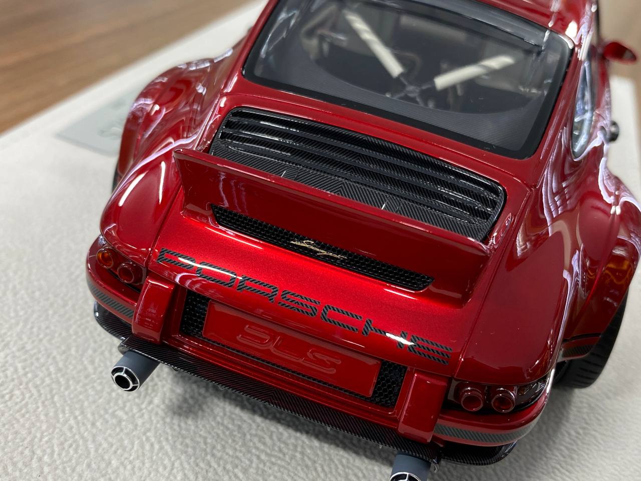 1:18 Resin Model Make up Porsche Singer DLS 2022 – Candy Red Limited 80 pcs