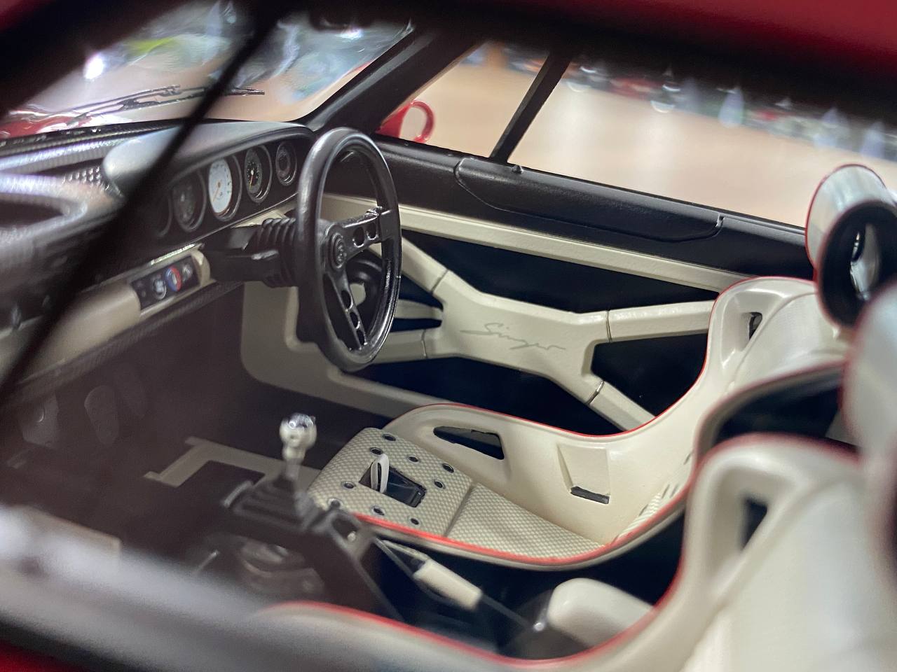 1:18 Resin Model Make up Porsche Singer DLS 2022 – Candy Red Limited 80 pcs