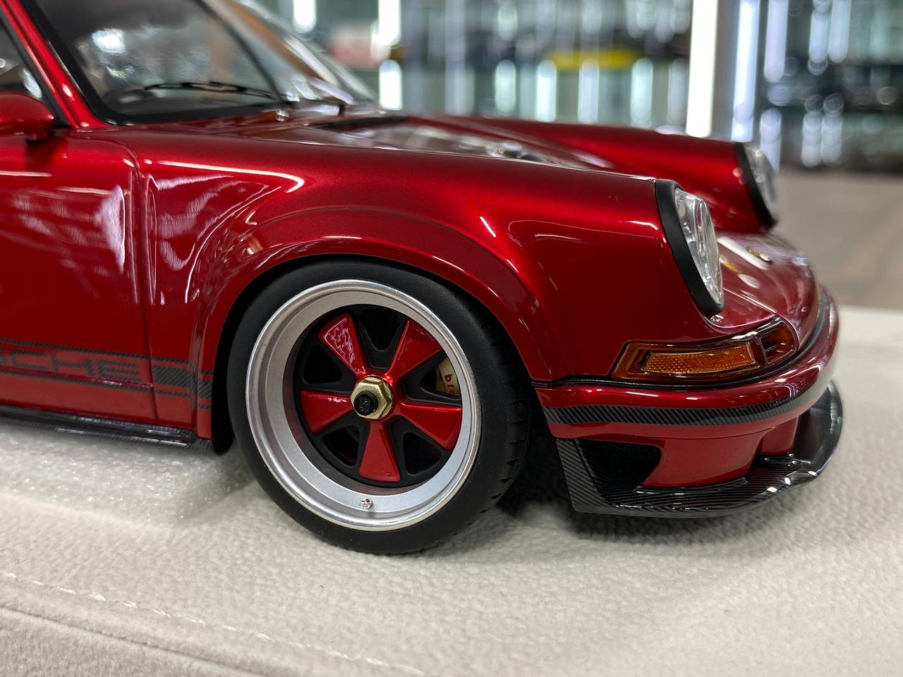 1:18 Resin Model Make up Porsche Singer DLS 2022 – Candy Red Limited 80 pcs