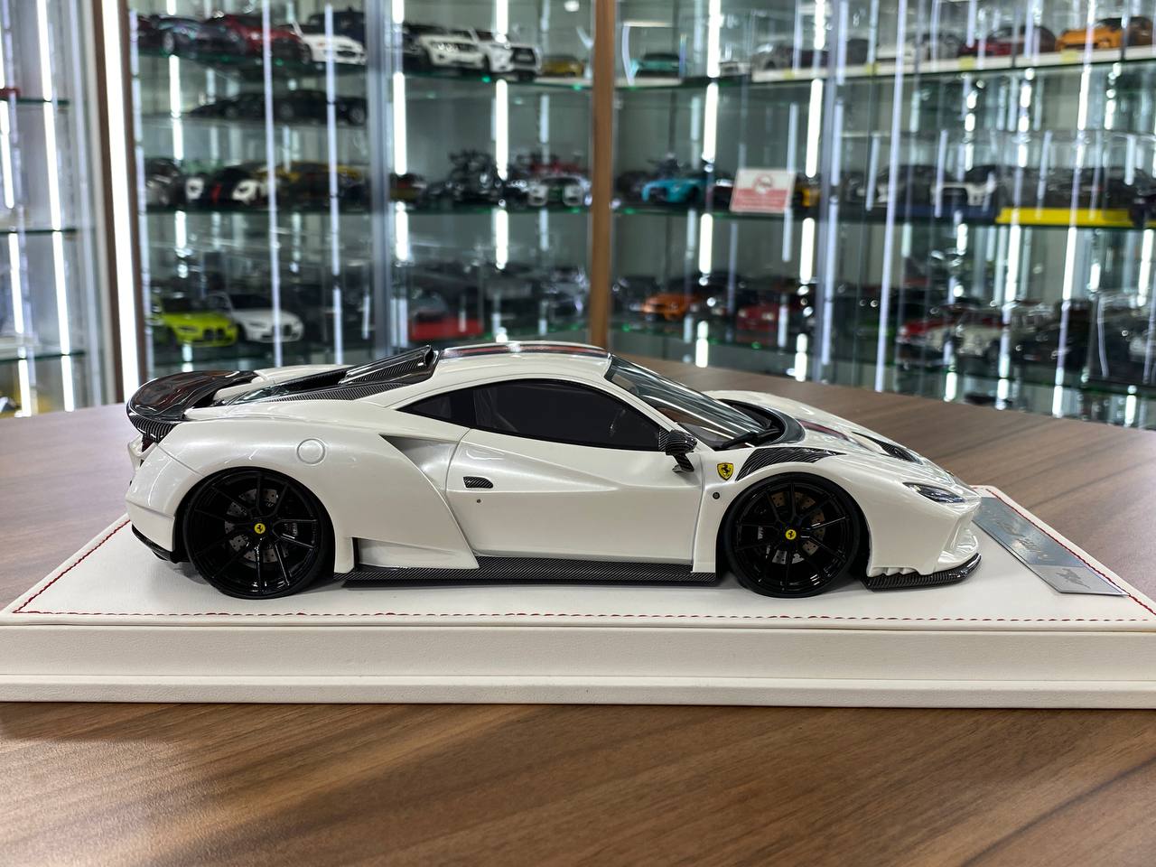 🚨1:18 Resin Model IVY Merit Models Ferrari F8 N-Largo Novitec – Pearl White / G’s Stripe (Limited 99 pcs)