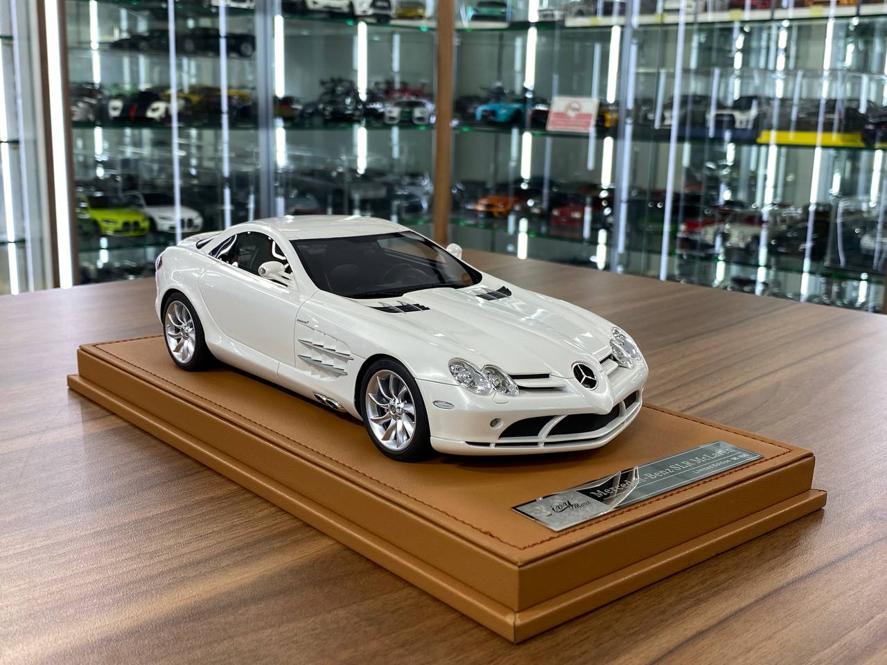 🚨1:18 Resin Model IVY Merit Models Mercedes Benz SLR McLaren – Gloss White / Silver Rim (Limited 66 pcs)