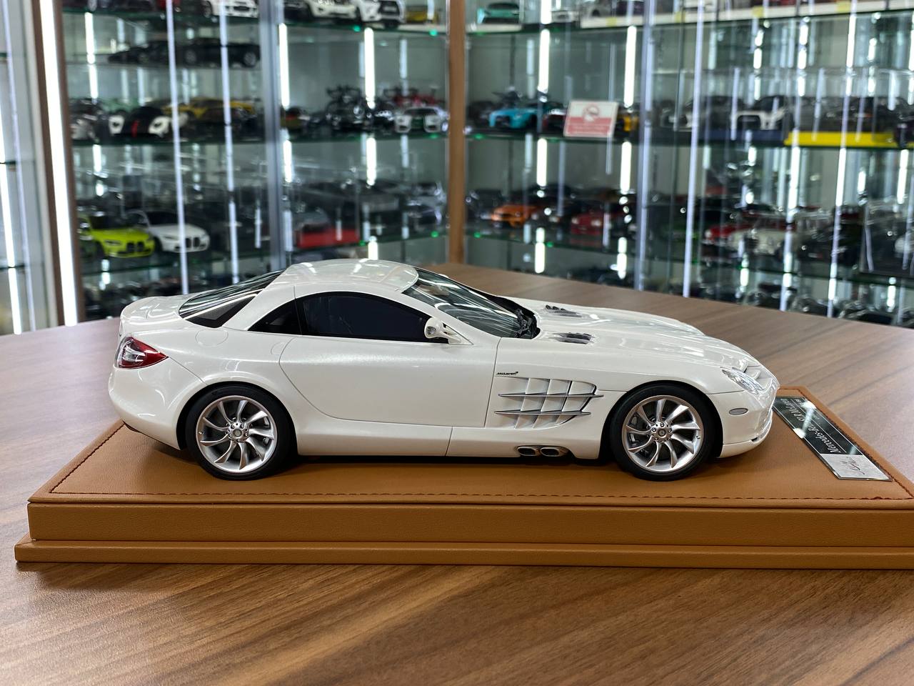 🚨1:18 Resin Model IVY Merit Models Mercedes Benz SLR McLaren – Gloss White / Silver Rim (Limited 66 pcs)