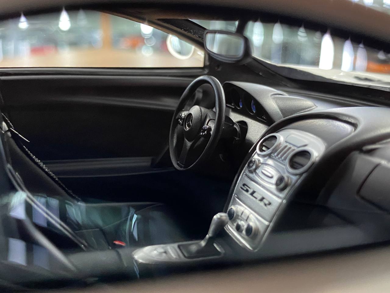 🚨1:18 Resin Model IVY Merit Models Mercedes Benz SLR McLaren – Gloss White / Silver Rim (Limited 66 pcs)