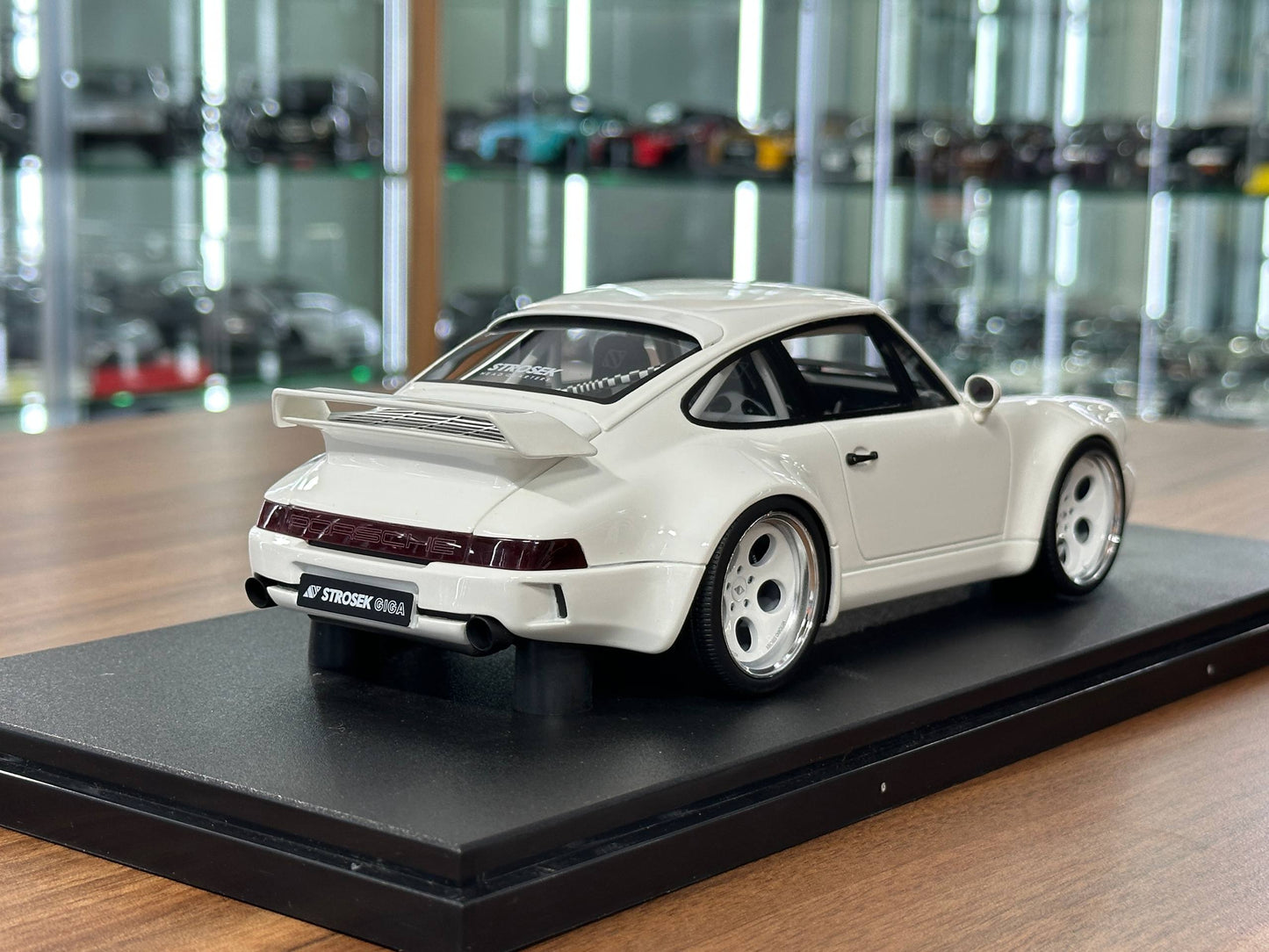 1/18 Resin Porsche 911 (992) Strosek Giga (2024 Edition) – GT Spirit (White, Limited 999 pcs)
