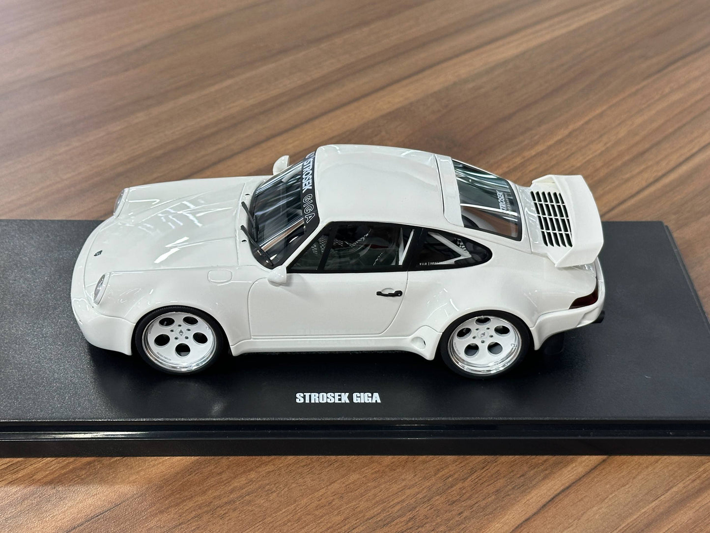 1/18 Resin Porsche 911 (992) Strosek Giga (2024 Edition) – GT Spirit (White, Limited 999 pcs)