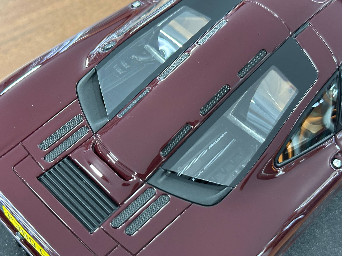 1/18 Resin McLaren F1 (1992) – GT Spirit (Burgundy, Limited 999 pcs)
