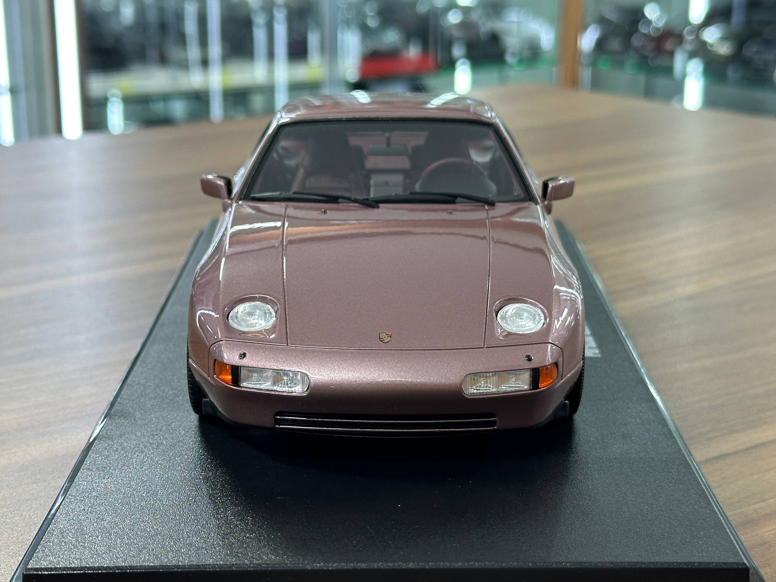 1/18 Resin Porsche 928 S4 (1980) – GT Spirit (Cassis Red Metallic