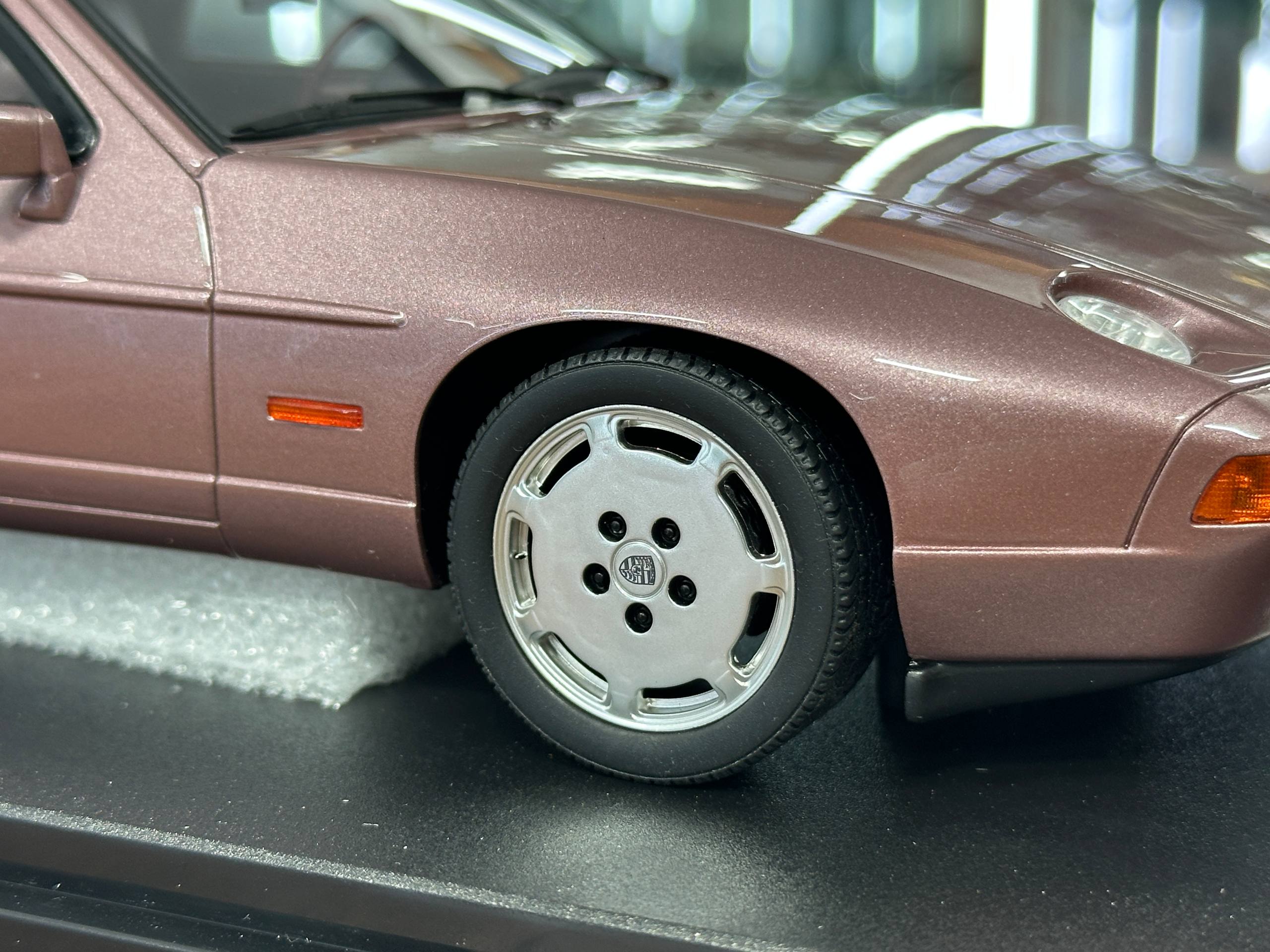 1/18 Resin Porsche 928 S4 (1980) – GT Spirit (Cassis Red Metallic