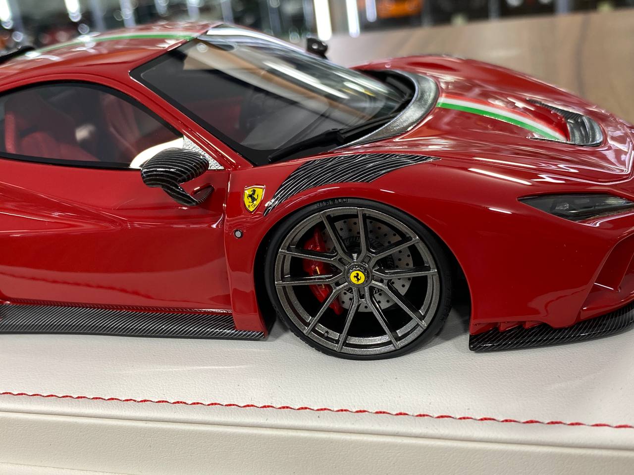 🚨1:18 Resin Ferrari F8 N-Largo Novitec – Rosso Corsa / Italian Stripes - Ivy Merit Models -Ltd. 199 pcs
