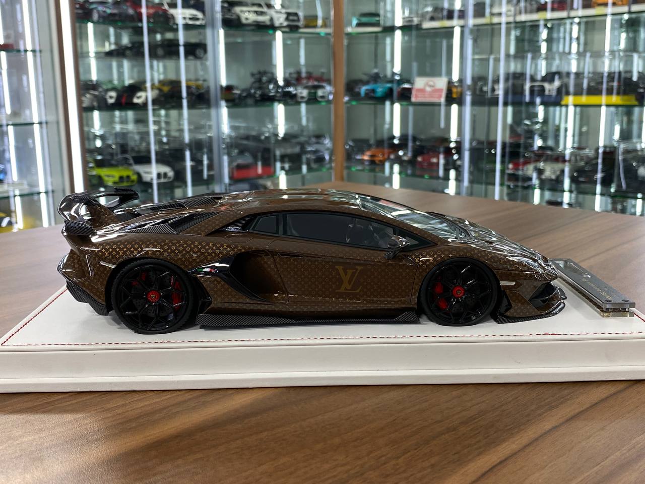 🚨1/18 Resin Lamborghini AVENTADOR SVJ – LV Decal Brown - Limited to 30 pcs