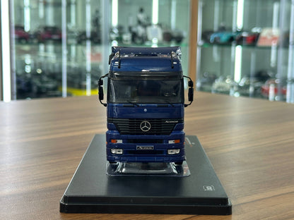 1:43 Diecast Model ixo Models Mercedes‑Benz Actros MP1 1995 – Dark Blue