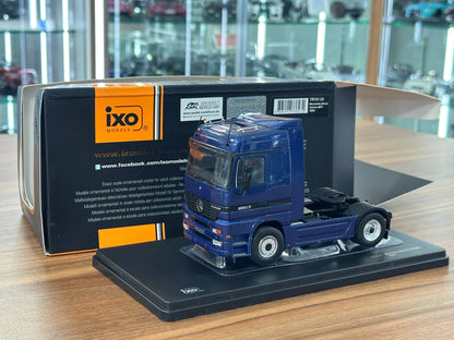 1:43 Diecast Model ixo Models Mercedes‑Benz Actros MP1 1995 – Dark Blue