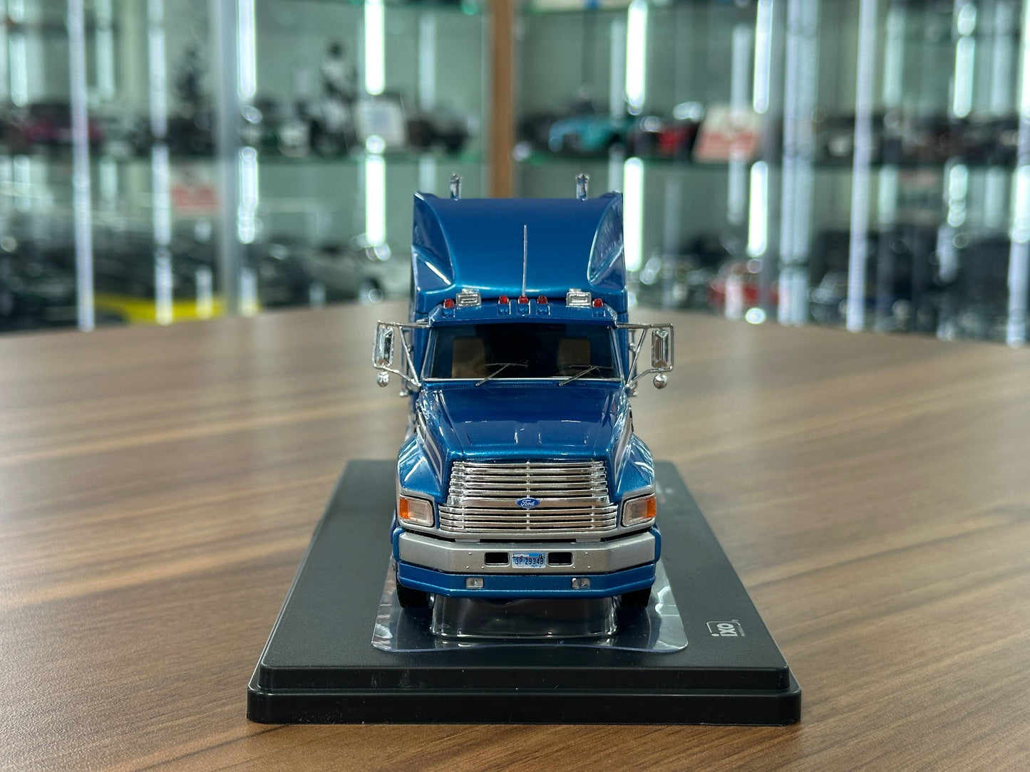 ixo Models Ford Aeromax 1990 – Blue – 1:43 Diecast Model