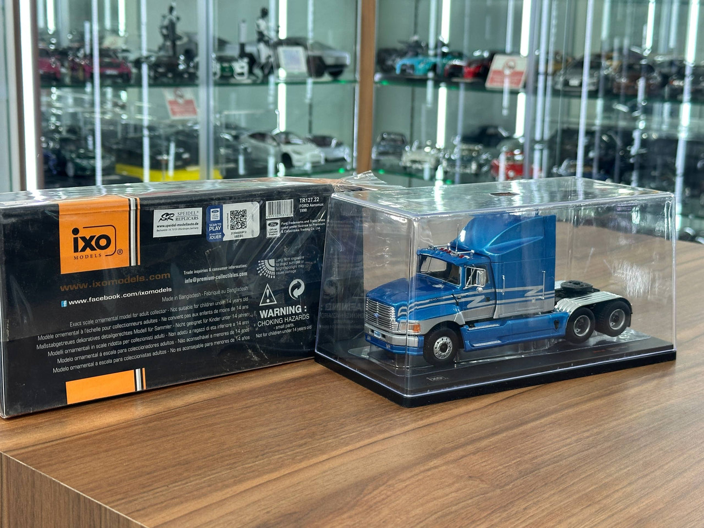 ixo Models Ford Aeromax 1990 – Blue – 1:43 Diecast Model