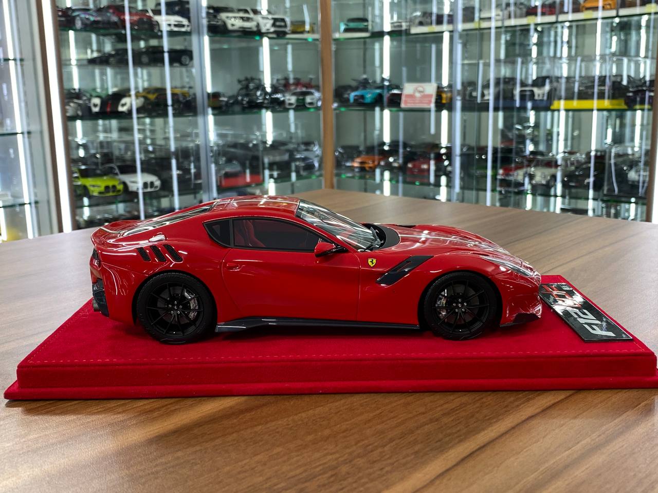 1:18 Resin Model BBR Collection Model Ferrari F12 TDF – Red / Italian Flag (Limited 20 pcs – Dubai Collectors)
