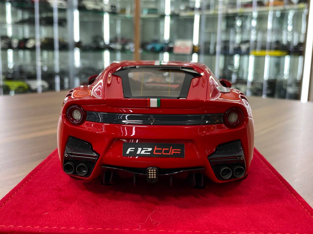 1:18 Resin Model BBR Collection Model Ferrari F12 TDF – Red / Italian Flag (Limited 20 pcs – Dubai Collectors)