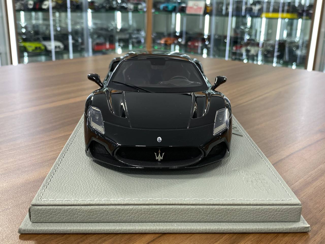 1:18 Resin Model BBR Collection Model Maserati MC20 2020 Special Edition – Nero Enigma (Limited 50 pcs – Dubai Collectors)