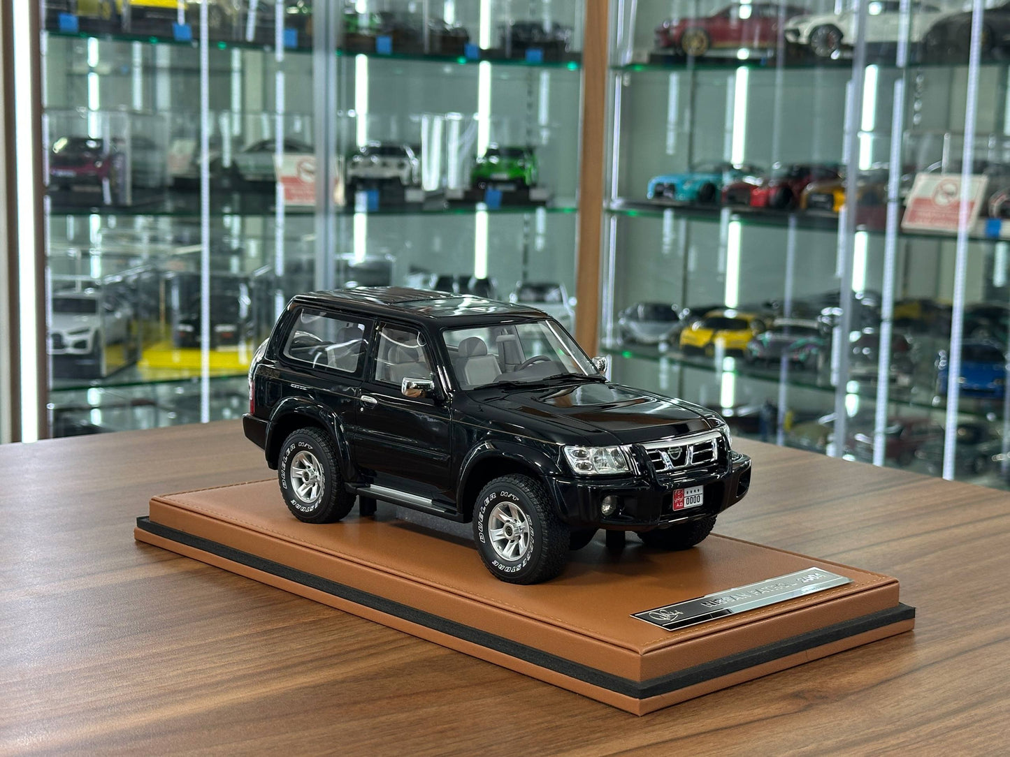 Old School Models Nissan Patrol Y61 (2004) – Black – 1:18 Resin Model (Non‑Opening, Limited 100 pcs)