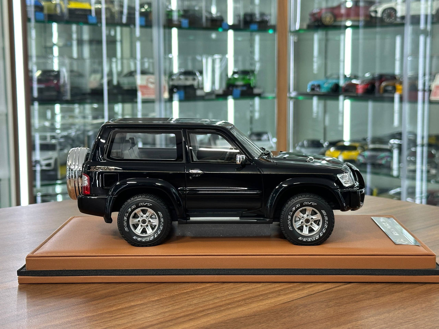 Old School Models Nissan Patrol Y61 (2004) – Black – 1:18 Resin Model (Non‑Opening, Limited 100 pcs)