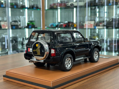 Old School Models Nissan Patrol Y61 (2004) – Black – 1:18 Resin Model (Non‑Opening, Limited 100 pcs)