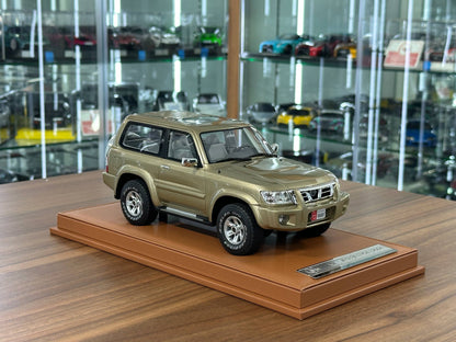 Old School Models Nissan Patrol Y61 (2004) – Gold – 1:18 Resin Model (Non‑Opening, Limited 100 pcs)