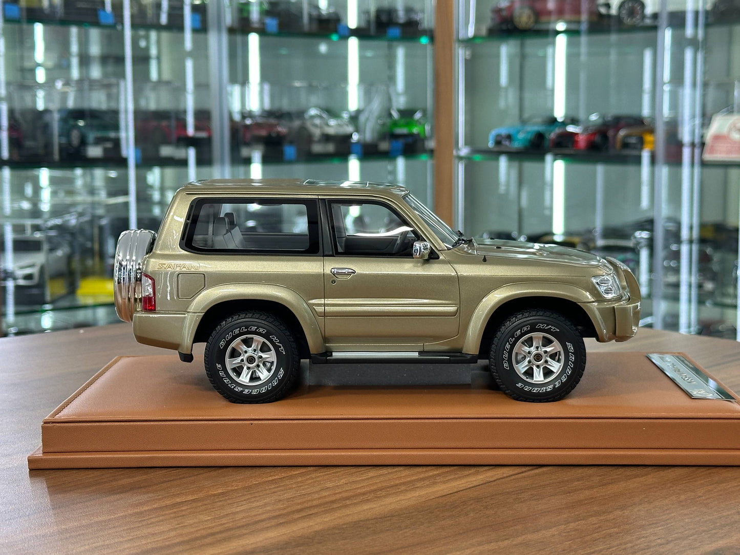 Old School Models Nissan Patrol Y61 (2004) – Gold – 1:18 Resin Model (Non‑Opening, Limited 100 pcs)