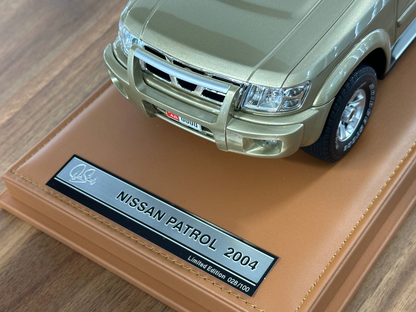 Old School Models Nissan Patrol Y61 (2004) – Gold – 1:18 Resin Model (Non‑Opening, Limited 100 pcs)