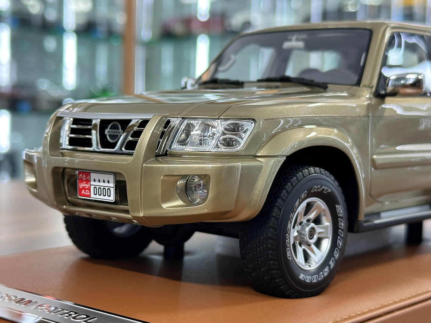 Old School Models Nissan Patrol Y61 (2004) – Gold – 1:18 Resin Model (Non‑Opening, Limited 100 pcs)