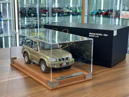 Old School Models Nissan Patrol Y61 (2004) – Gold – 1:18 Resin Model (Non‑Opening, Limited 100 pcs)