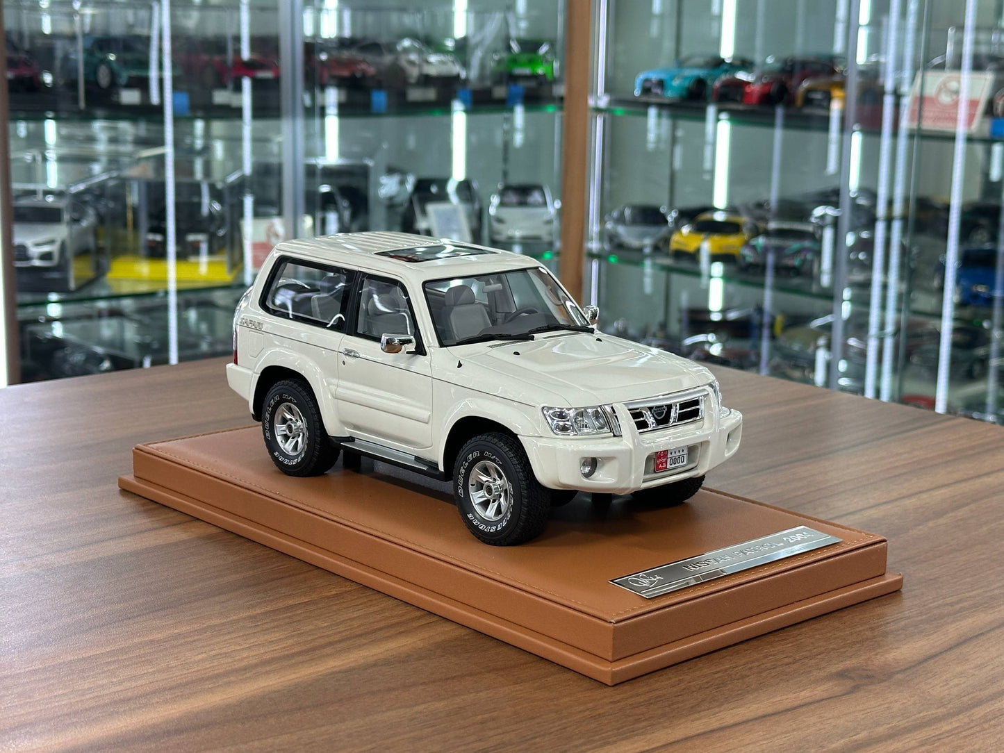 Old School Models Nissan Patrol Y61 (2004) – white – 1:18 Resin Model (Non‑Opening, Limited 100 pcs) (Copy)