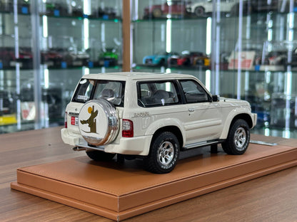 Old School Models Nissan Patrol Y61 (2004) – white – 1:18 Resin Model (Non‑Opening, Limited 100 pcs) (Copy)