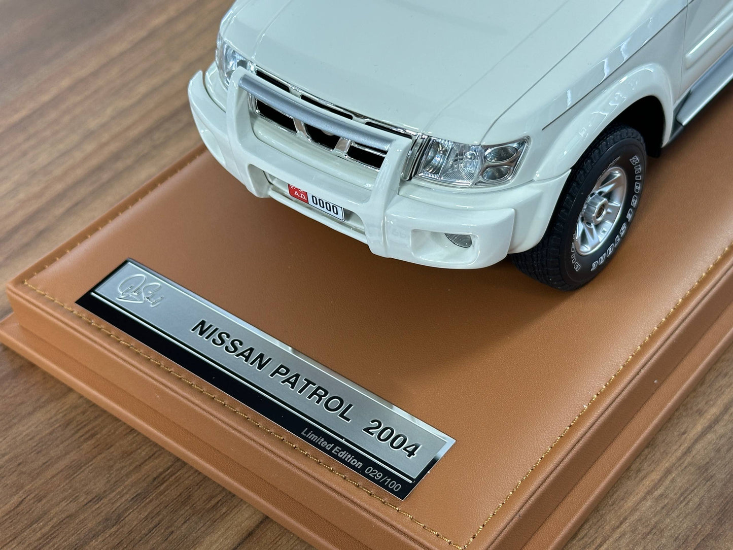 Old School Models Nissan Patrol Y61 (2004) – white – 1:18 Resin Model (Non‑Opening, Limited 100 pcs) (Copy)