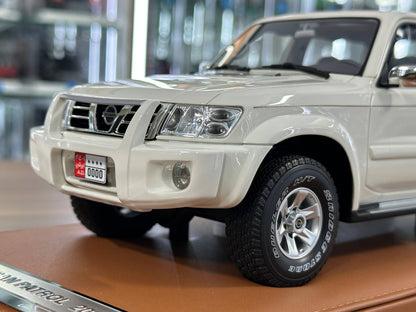 Old School Models Nissan Patrol Y61 (2004) – white – 1:18 Resin Model (Non‑Opening, Limited 100 pcs) (Copy)