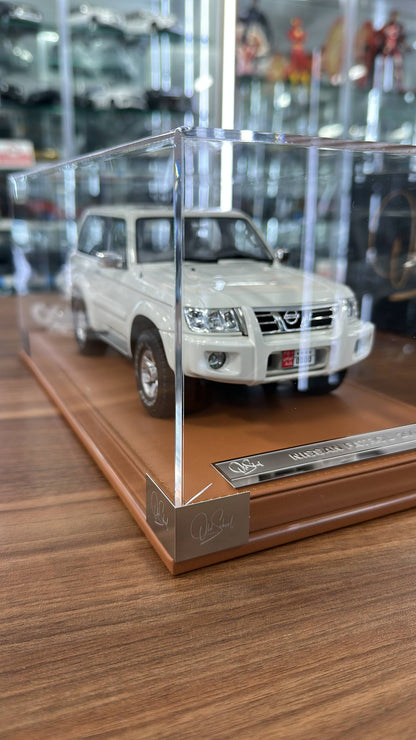 Old School Models Nissan Patrol Y61 (2004) – white – 1:18 Resin Model (Non‑Opening, Limited 100 pcs) (Copy)