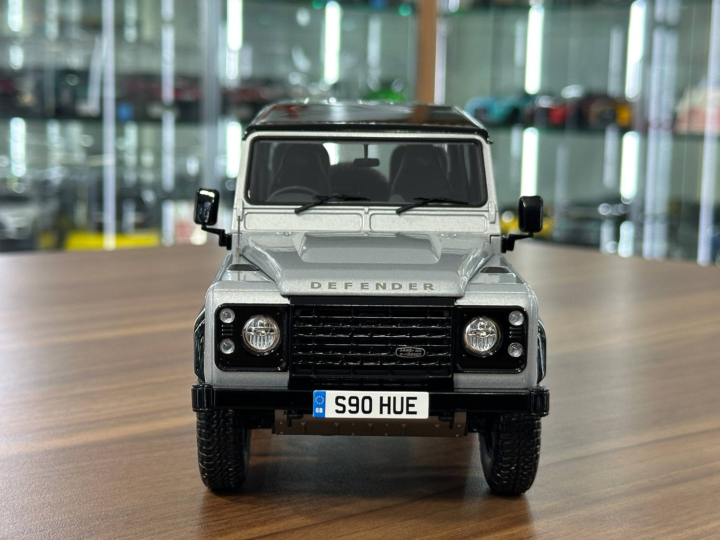 Almost Real Land Rover Defender 90 (2015) – Silver – 1:18 Metal Diecast Model (Full Opening, Limited Edition)