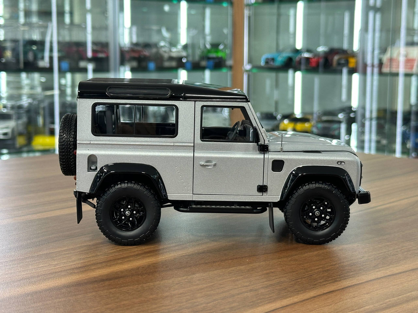 Almost Real Land Rover Defender 90 (2015) – Silver – 1:18 Metal Diecast Model (Full Opening, Limited Edition)