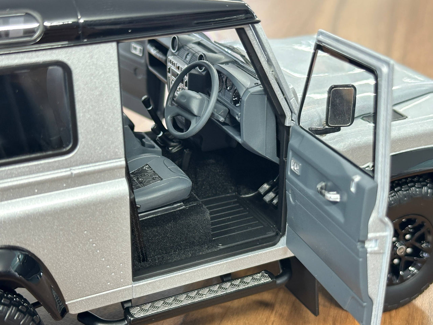 Almost Real Land Rover Defender 90 (2015) – Silver – 1:18 Metal Diecast Model (Full Opening, Limited Edition)