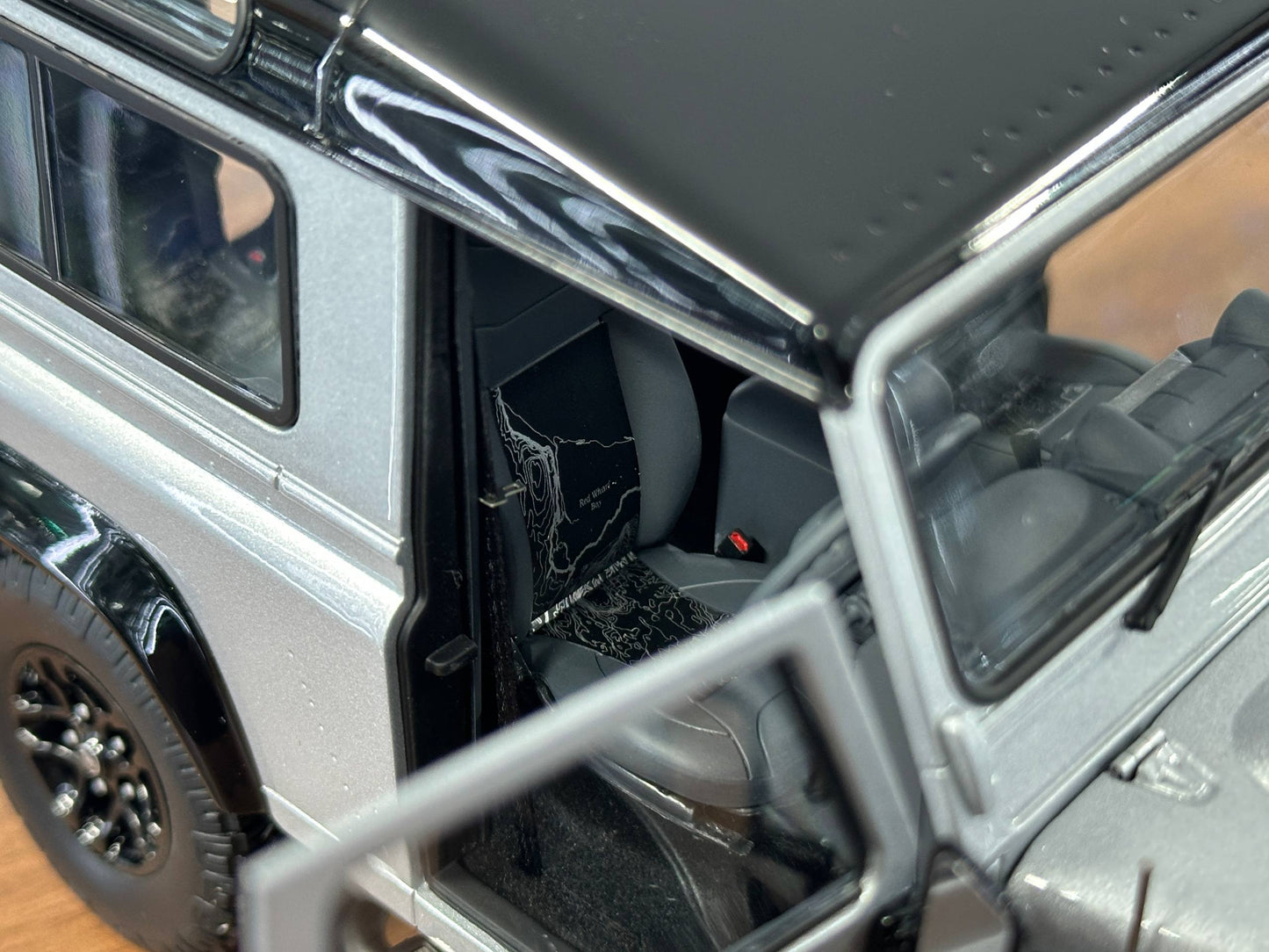 Almost Real Land Rover Defender 90 (2015) – Silver – 1:18 Metal Diecast Model (Full Opening, Limited Edition)