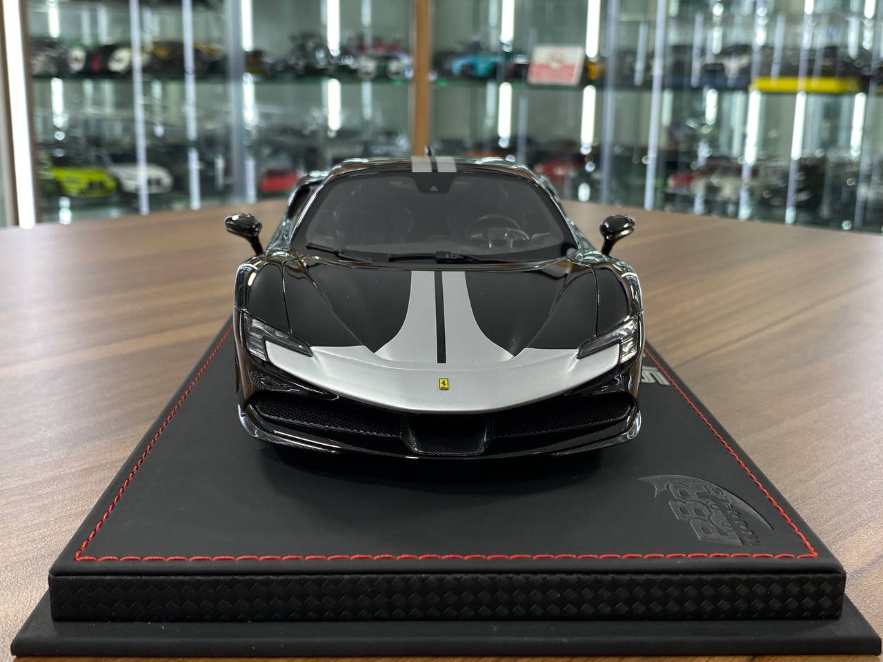 1:18 Resin BBR Models Ferrari SF90 Stradale Pack Fiorano – New Black Daytona (Limited 35 pcs – Dubai Collectors)
