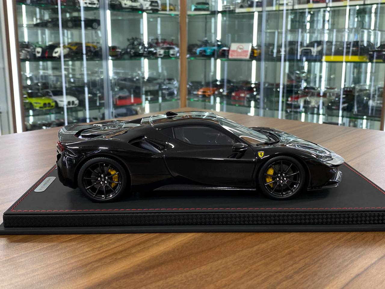 1:18 Resin BBR Models Ferrari SF90 Stradale Pack Fiorano – New Black Daytona (Limited 35 pcs – Dubai Collectors)