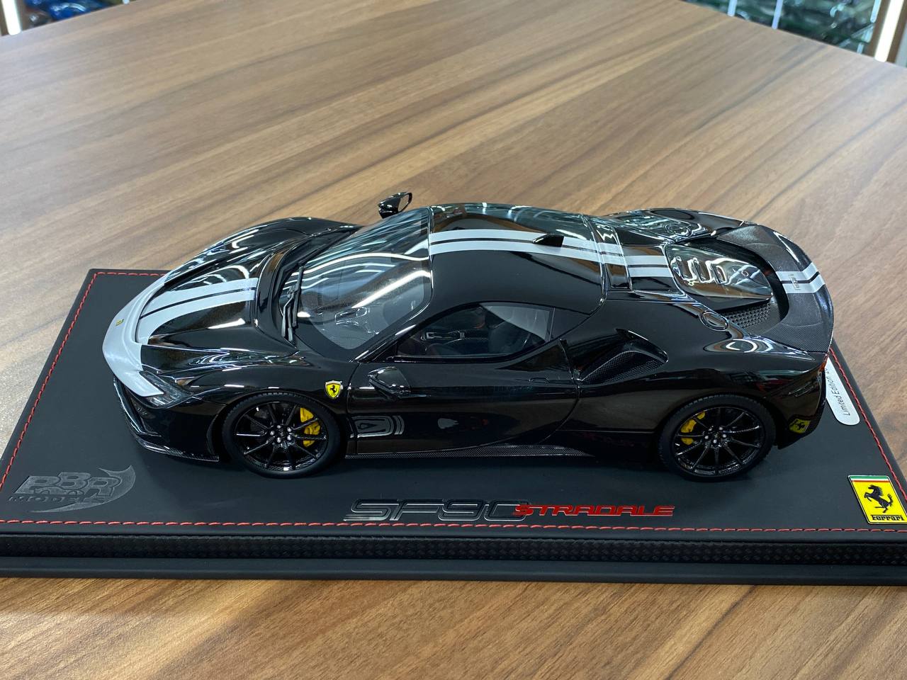 1:18 Resin BBR Models Ferrari SF90 Stradale Pack Fiorano – New Black Daytona (Limited 35 pcs – Dubai Collectors)